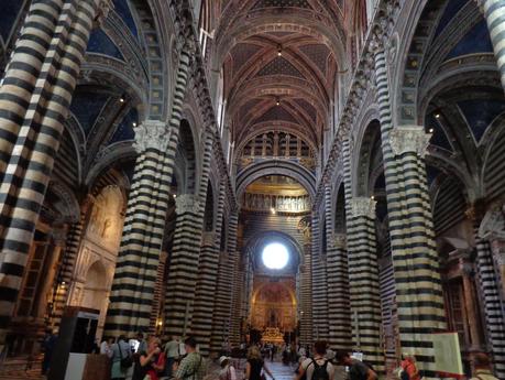 SIENA   UN   DÍA   DE   AMOR   EN   LA   TOSCANA