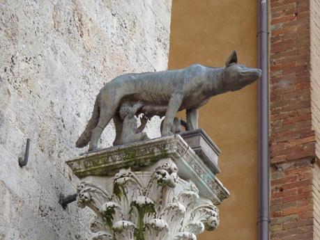 SIENA   UN   DÍA   DE   AMOR   EN   LA   TOSCANA