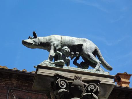 SIENA   UN   DÍA   DE   AMOR   EN   LA   TOSCANA