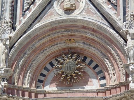 SIENA   UN   DÍA   DE   AMOR   EN   LA   TOSCANA