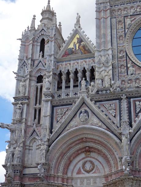 SIENA   UN   DÍA   DE   AMOR   EN   LA   TOSCANA