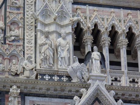 SIENA   UN   DÍA   DE   AMOR   EN   LA   TOSCANA