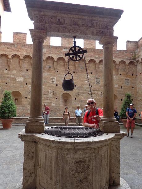 SIENA   UN   DÍA   DE   AMOR   EN   LA   TOSCANA