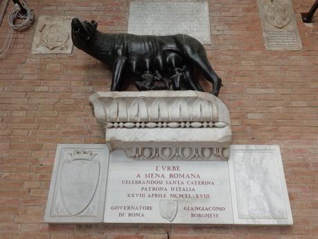 SIENA   UN   DÍA   DE   AMOR   EN   LA   TOSCANA