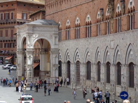 SIENA   UN   DÍA   DE   AMOR   EN   LA   TOSCANA