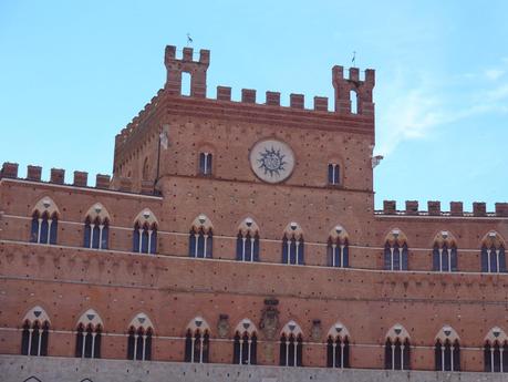 SIENA   UN   DÍA   DE   AMOR   EN   LA   TOSCANA
