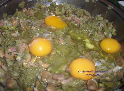 Habas fritas con huevo