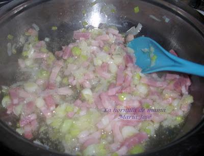 Habas fritas con huevo