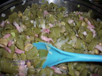 Habas fritas con huevo