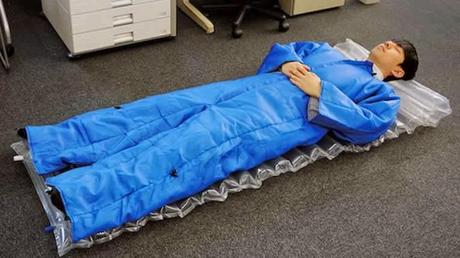 Futon Air Mat Set, un ‘traje cama’ para dormir donde quieras