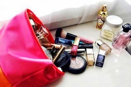 COSMÉTICOS QUE OCUPAN ESPACIO