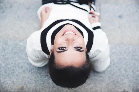 Varsity_Jersey-Black_Jeans-Balenciaga_Cut_Out_Boots-Black_Jeans-Cat_Bag-Outfit-Street_Style-59