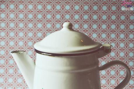CAFETERA VINTAGE DE METAL ESMALTADO