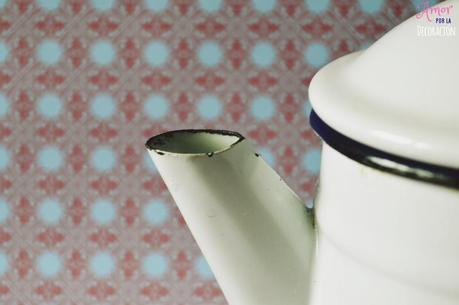 CAFETERA VINTAGE DE METAL ESMALTADO