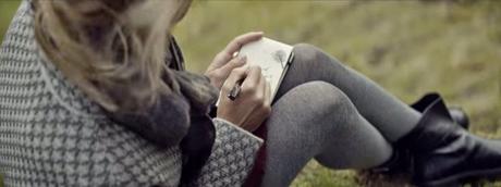 Destripando el nuevo  anuncio de Calzedonia, los looks de Julia Roberts