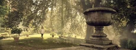 Destripando el nuevo  anuncio de Calzedonia, los looks de Julia Roberts