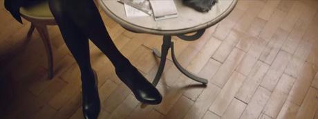 Destripando el nuevo  anuncio de Calzedonia, los looks de Julia Roberts