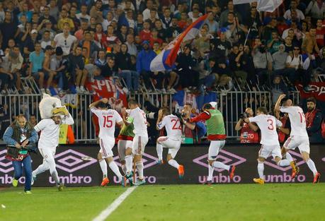 Caos en partido Serbia vs Albania a causa de un dron