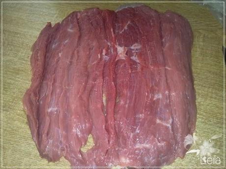 Carne rellena de piquillos y huevo duro