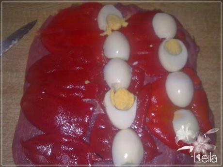 Carne rellena de piquillos y huevo duro