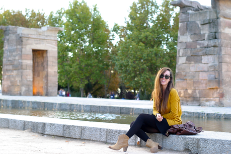 MUSTARD V-NECK SWEATER