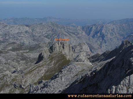 Ruta Ercina, Verdilluenga, Punta Gregoriana, Cabrones: Desde la Punta Gregoriana, vista de la Verdilluenga