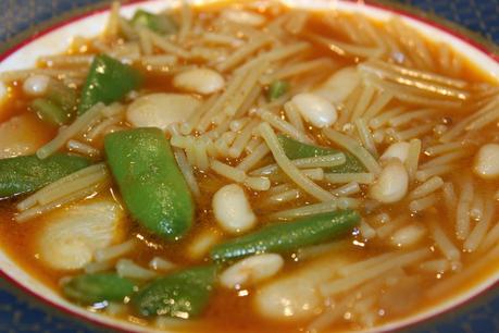 Fideos con Judias verdes, Judias garrafon y alubias en caldo de tomate.