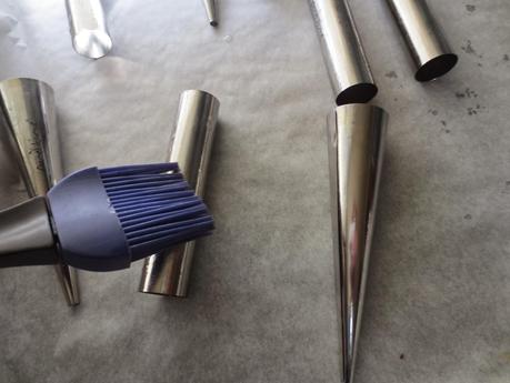 Cañas o conos de hojaldre rellenos