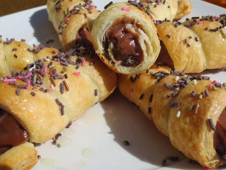 Cañas o conos de hojaldre rellenos