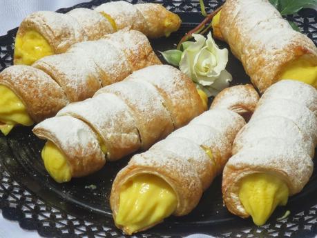 Cañas o conos de hojaldre rellenos