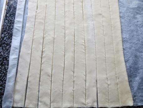 Cañas o conos de hojaldre rellenos