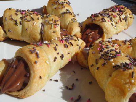 Cañas o conos de hojaldre rellenos