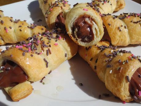Cañas o conos de hojaldre rellenos