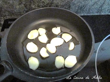 MERLUZA  AL  HORNO  CON  AJOS  FRITOS