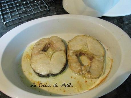 MERLUZA  AL  HORNO  CON  AJOS  FRITOS