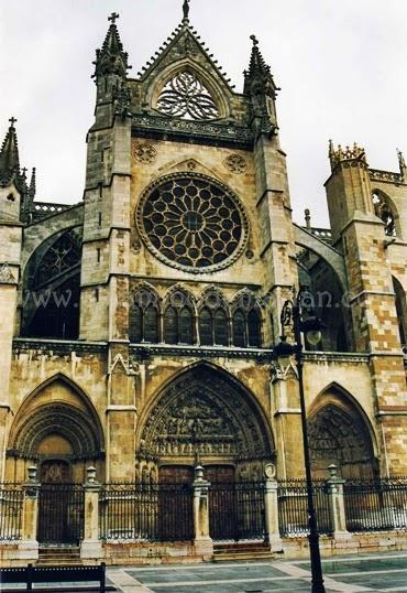 La catedral de León y sus vidrieras peregrinas