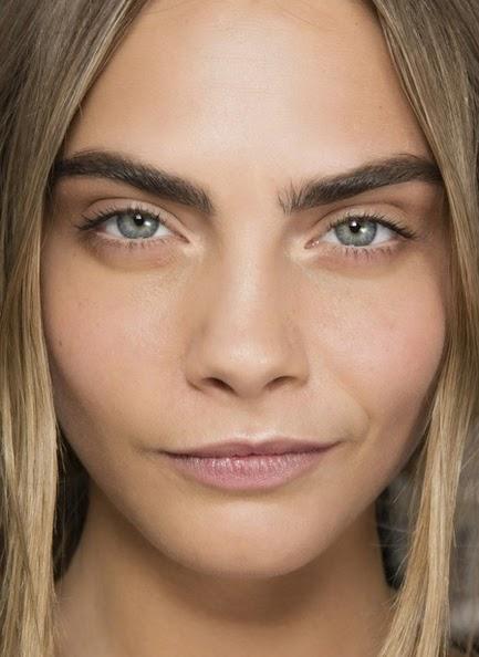 Cejas contundentes como las de Cara siguen siendo tendencia :) Tendencias en maquillaje para Otoño-Invierno 2014/15