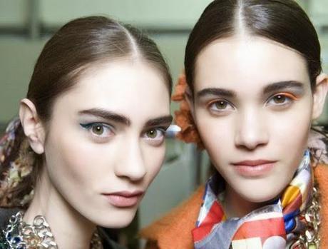 Maquillaje con eye liners de colores de Chanel Tendencias en maquillaje para Otoño-Invierno 2014/15