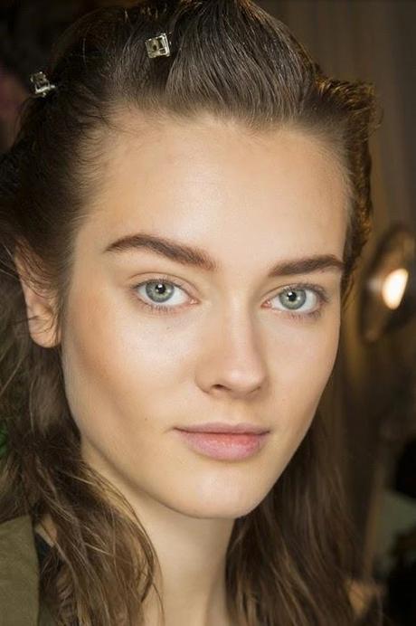 El look saludable y con cejas marcadas es uno de los que más veremos esta temporada. Tendencias en maquillaje para Otoño-Invierno 2014/15