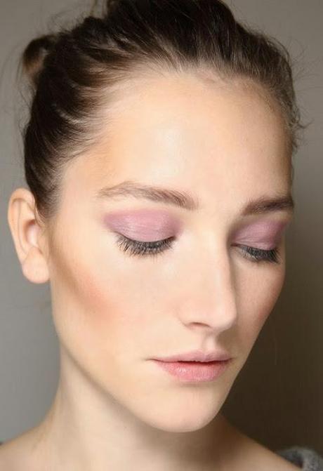 Los tonos naturales con rostros estructurados protagonistas del maquillaje de la pasarela de DVF. Tendencias en maquillaje para Otoño-Invierno 2014/15