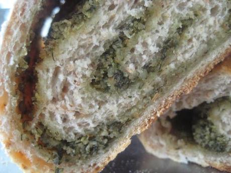 16 DE OCTUBRE: DÍA MUNDIAL DEL PAN.  PAN ENROLLADO DE PESTO
