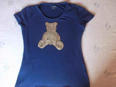 Camiseta reciclada con aplique de lentejuelas Camiseta reciclada con aplique de lentejuelas