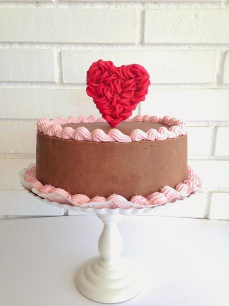PASTEL DE CHOCOLATE CON CORAZÓN