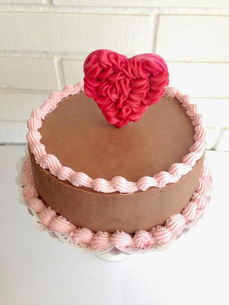 PASTEL DE CHOCOLATE CON CORAZÓN