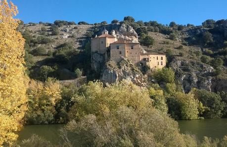 Legendaria ermita de San Saturio, sobre el Duero a su paso por Soria. 