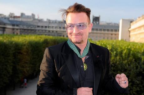 Bono-attends-Commandeur-de-lOrdre-des-Arts-et-Lettres.png