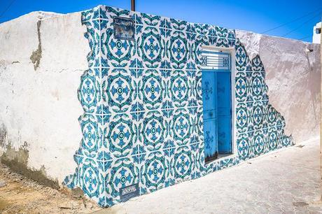 Street art de azulejos pintados por Addfuel en Djerbahood