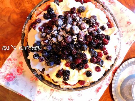 Tartaleta crujiente de hojaldre con crema de mascarpone y frutos del bosque!