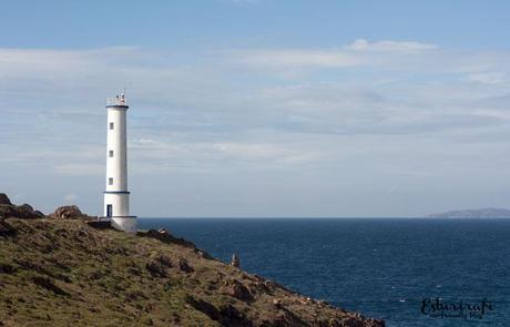 Un paseo por la costa da Vela . Faro de Cabo Home