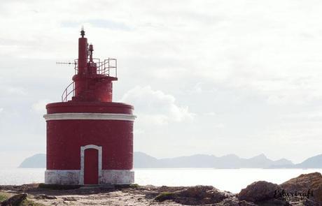 Un paseo por la costa da Vela . Faro de Punta Robaleira